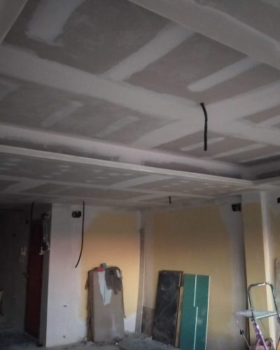 Instalación de falsos techos en interior por Decoraciones Miró en Castellón